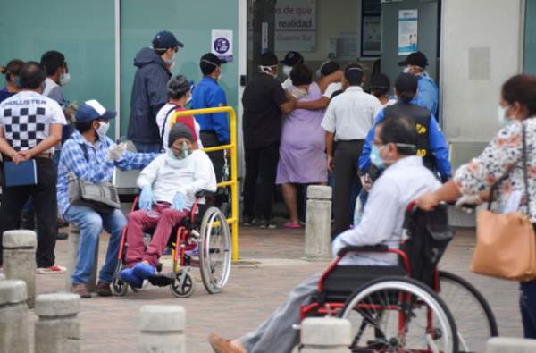 Sốc với cảnh những thi thể nạn nhân Covid-19 bị bỏ mặc trên phố ở Ecuador 3