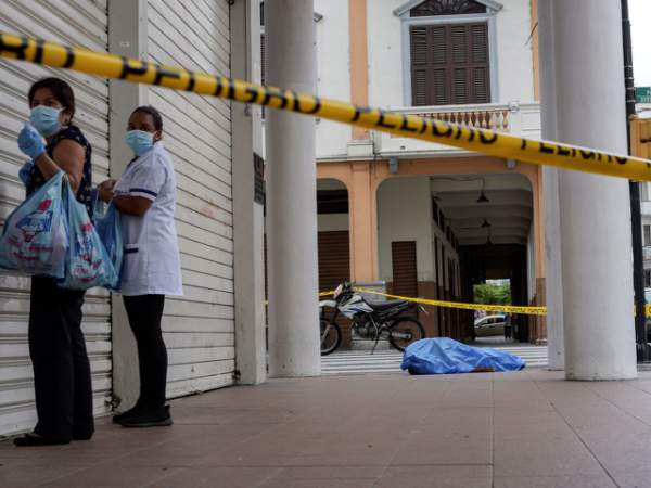 Sốc với cảnh những thi thể nạn nhân Covid-19 bị bỏ mặc trên phố ở Ecuador 2