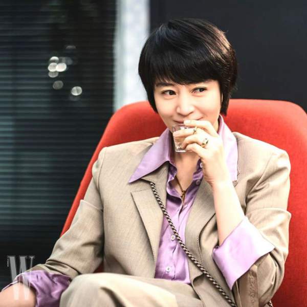 “Mổ xẻ” khí chất ngút ngàn của “chị đại” Kim Hye Soo trong phim mới 4