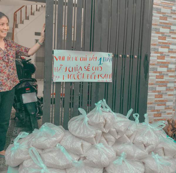 Hot girl Sài Gòn tặng 1,3 tấn gạo, tặng quà người nghèo mùa dịch Covid-19 2