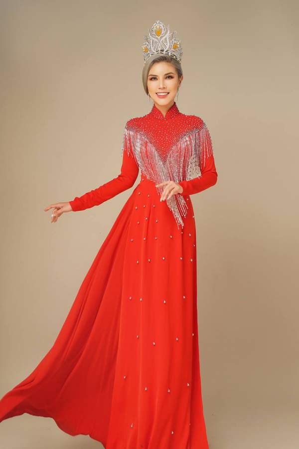 Hoa hậu doanh nhân Kimmy Bùi nền nã trong trang phục áo dài truyền thống 4