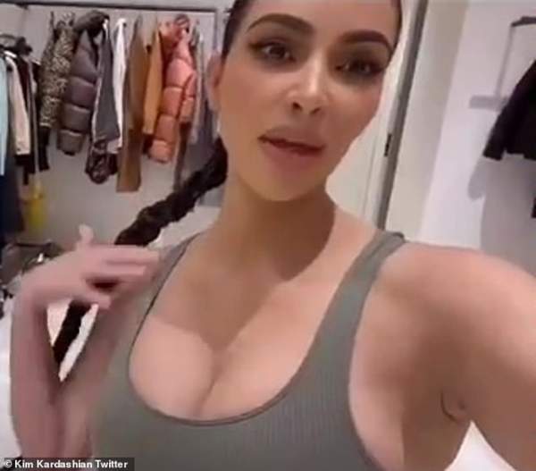 Kim Kardashian lại khoe dáng để quảng cáo quần áo 2