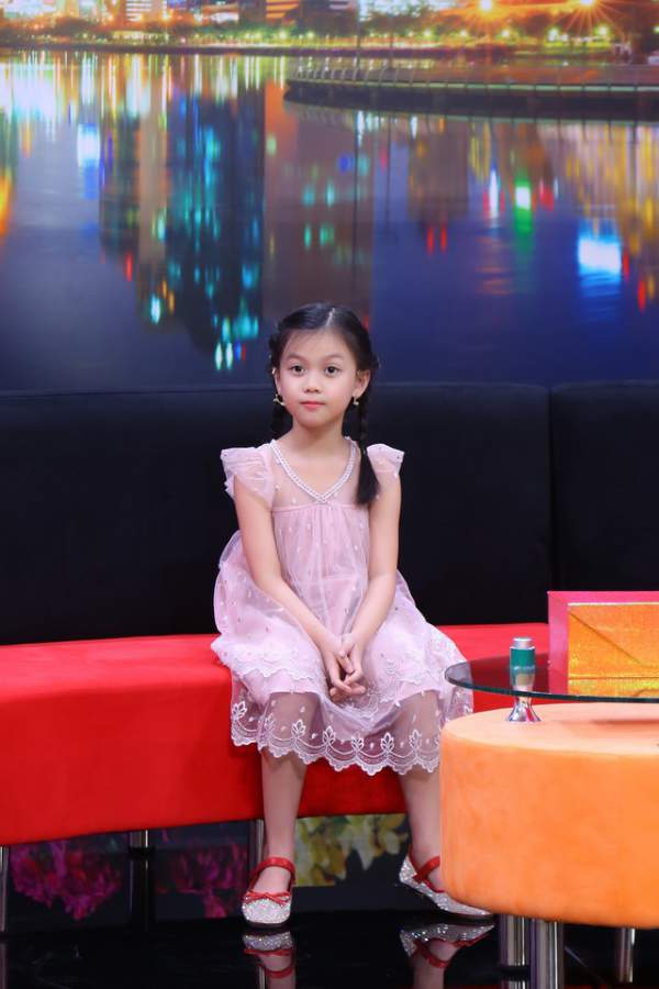 NSƯT Vân Khánh ngỡ ngàng khi bị con gái 8 tuổi “kể xấu” trên truyền hình 2