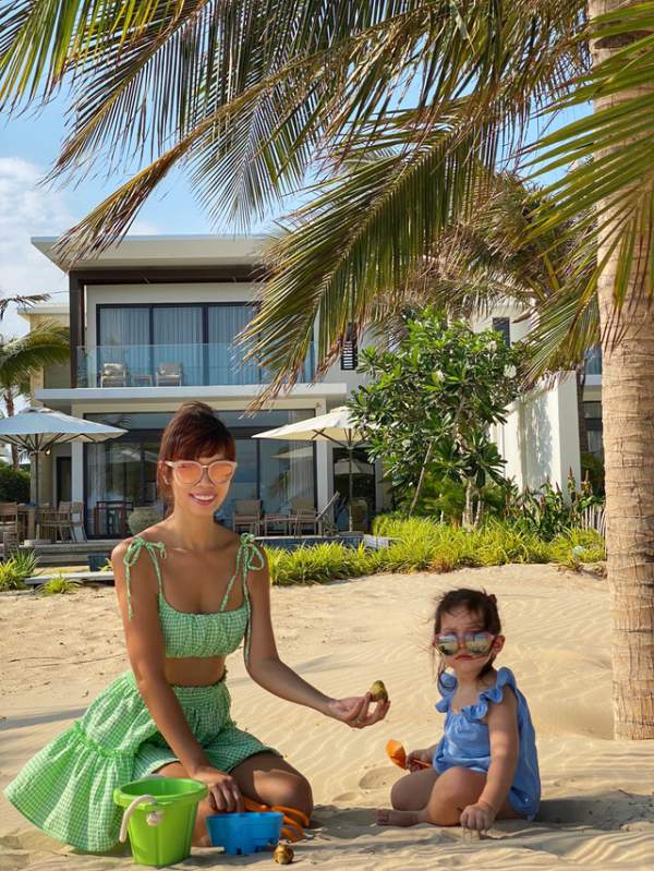 Siêu mẫu Hà Anh mặc bikini thả dáng nuột nà “sưởi nắng” khi ở nhà cách ly 5
