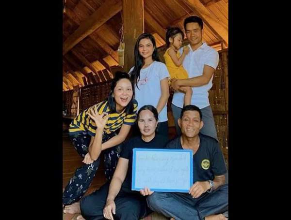MC Hoàng Linh chia sẻ ảnh gia đình nằm chồng lên nhau gây “bão mạng” 9