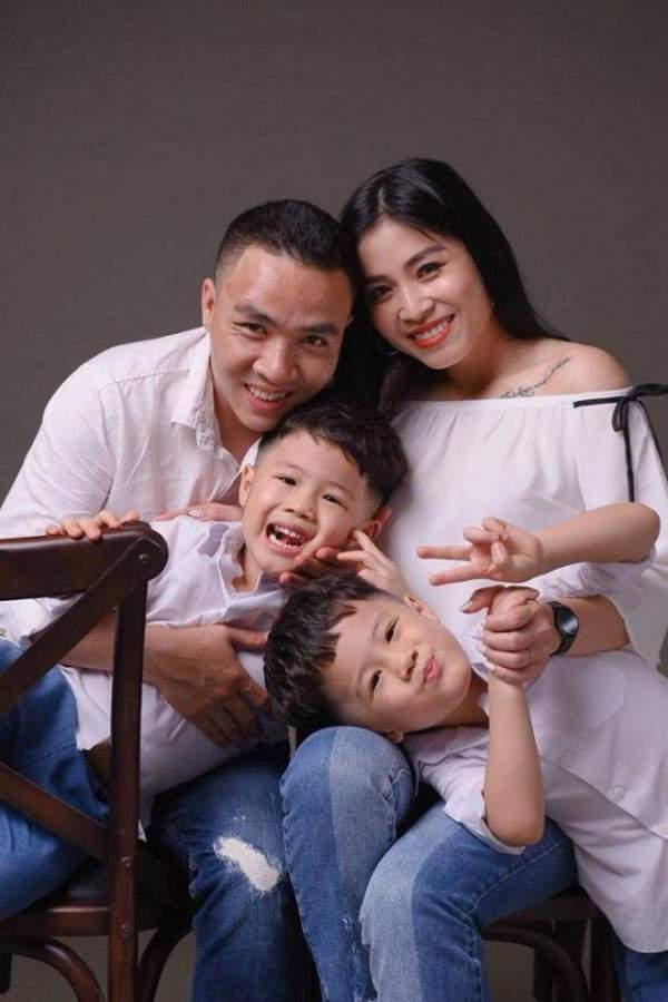 MC Hoàng Linh chia sẻ ảnh gia đình nằm chồng lên nhau gây “bão mạng” 3