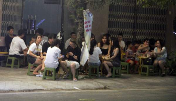 Phú Yên: Vừa được “nới lỏng”, giới trẻ đã ùn ùn kéo đến quán xá 5