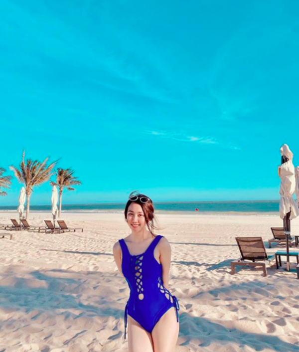 Bạn gái tiền đạo Tiến Linh khoe dáng trên bãi biển sau kỳ nghỉ vì dịch 11