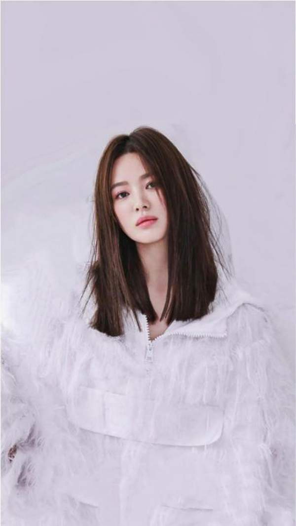 Vứt bỏ lối trang điểm “già chát”, Song Hye Kyo lại quyến rũ, ma mị 7