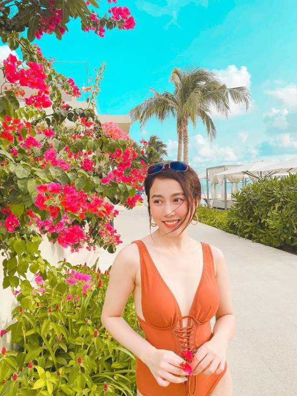 Bạn gái tiền đạo Tiến Linh khoe dáng trên bãi biển sau kỳ nghỉ vì dịch 4