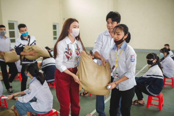 Phạm Phương Thảo hỗ trợ dân nghèo xứ Nghệ vượt qua đại dịch 6
