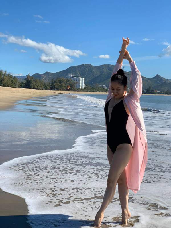 Khánh Thi khoe trọn thân hình nuột nà trên bãi biển trong kỳ nghỉ lễ 2