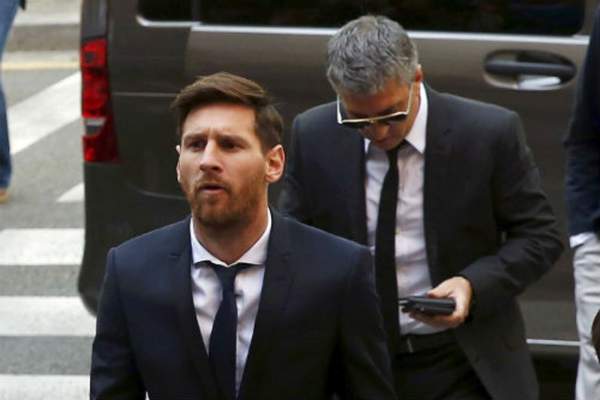 Điểm lại những lần Lionel Messi suýt rời khỏi Barcelona 2