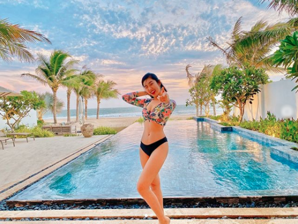 Diễn viên Thuý Ngân khoe dáng quyến rũ với bikini bên bãi biển 8