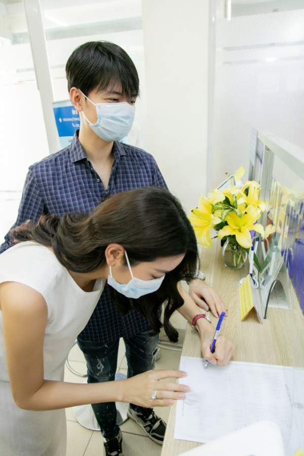 Á hậu Thúy Vân đã đăng ký kết hôn với doanh nhân hơn 10 tuổi
