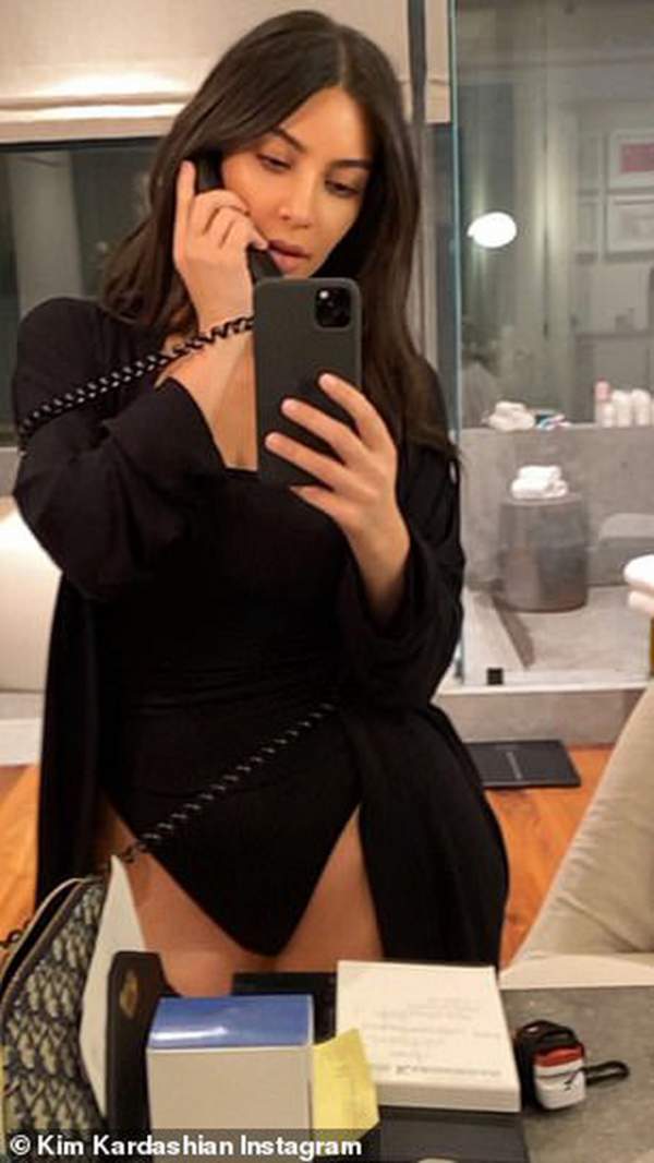 Kim Kardashian vẫn quyến rũ ở tuổi 40 5