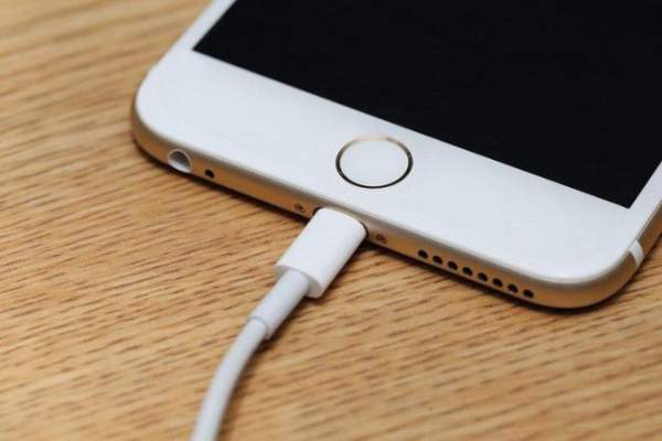 5 thói quen sạc pin đang làm iPhone hỏng nhanh hơn 2