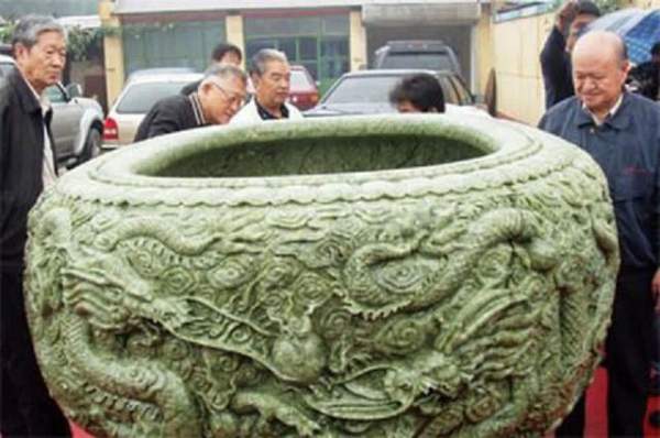 Cổ vật "nhọ" nhất lịch sử: Làm từ 3,5 tấn ngọc quý nhưng bị đem vào chùa muối dưa 2