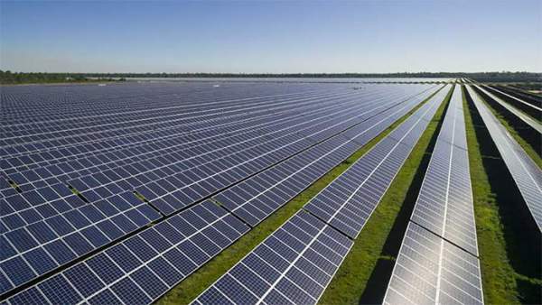 Úc xây dựng cánh đồng điện mặt trời lớn nhất thế giới 1