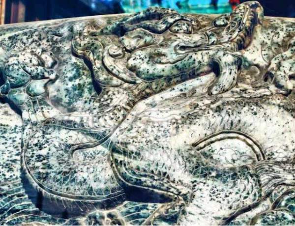 Cổ vật "nhọ" nhất lịch sử: Làm từ 3,5 tấn ngọc quý nhưng bị đem vào chùa muối dưa 4