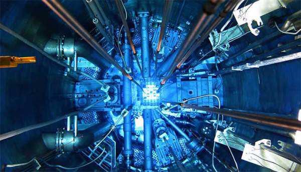 Bức xạ Cherenkov có thể khiến các hạt chuyển động nhanh hơn tốc độ ánh sáng? 2