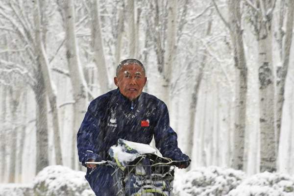 Bão tuyết bất thường càn quét Trung Quốc: Người dân co ro vật lộn với thời tiết kinh hoàng! 5