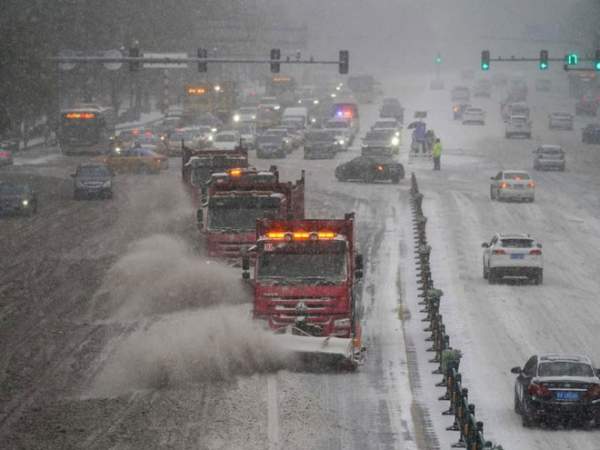 Bão tuyết bất thường càn quét Trung Quốc: Người dân co ro vật lộn với thời tiết kinh hoàng! 9