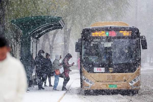 Bão tuyết bất thường càn quét Trung Quốc: Người dân co ro vật lộn với thời tiết kinh hoàng! 8