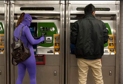 Đi tàu điện ngầm cùng ác quỷ và siêu nhân ở New York