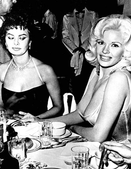Sophia Loren kể về khoảnh khắc "lườm" ngực Jayne Mansfield