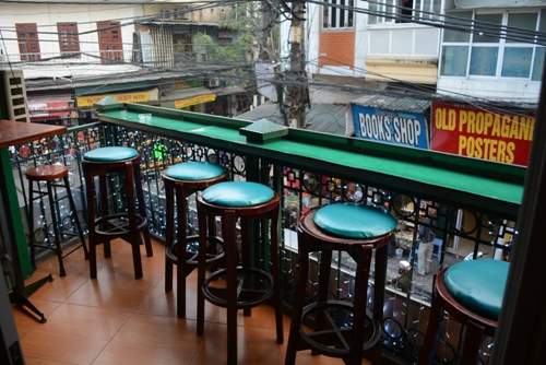 5 bar Tây hút khách ở phố cổ Hà Nội 3