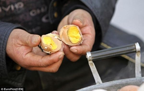 Kì lạ trứng luộc nước tiểu - món ăn nổi tiếng của Trung Quốc 3