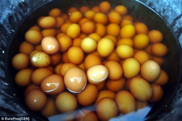 Kì lạ trứng luộc nước tiểu - món ăn nổi tiếng của Trung Quốc
