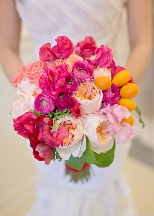 Trang trí tiệc cưới đầy sắc màu hoa trái 2