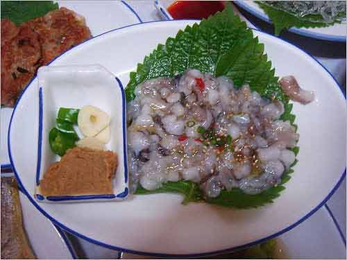 Những món ăn nước ngoài tươi rói thách thức người Việt 2