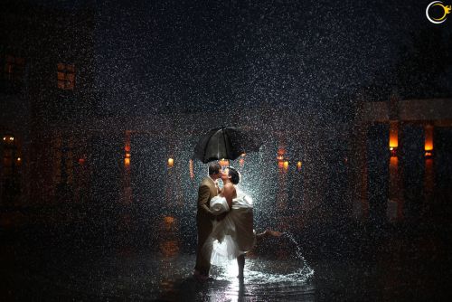 Bí quyết chụp ảnh cưới độc đáo ngày mưa 11