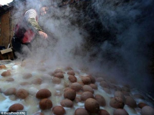 Kì lạ trứng luộc nước tiểu - món ăn nổi tiếng của Trung Quốc 4