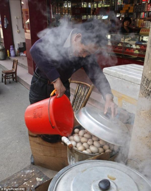 Kì lạ trứng luộc nước tiểu - món ăn nổi tiếng của Trung Quốc 7