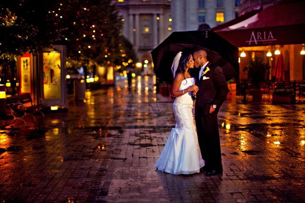 Bí quyết chụp ảnh cưới độc đáo ngày mưa 9