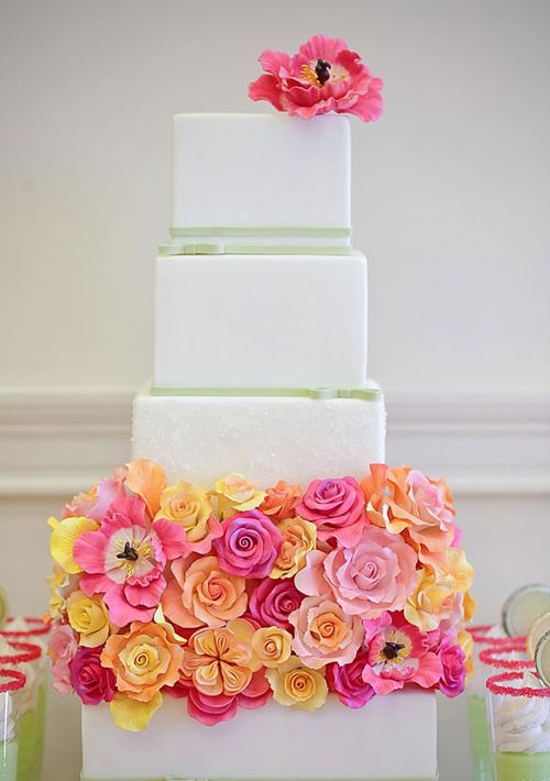 Trang trí tiệc cưới đầy sắc màu hoa trái 13