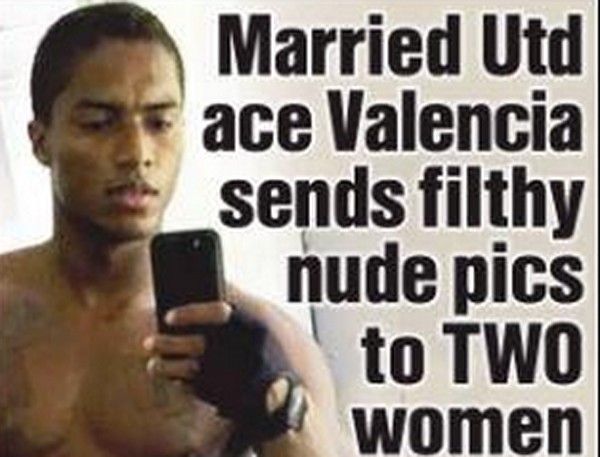 Tiền vệ Valencia gửi ảnh khỏa thân cho hai cô gái
