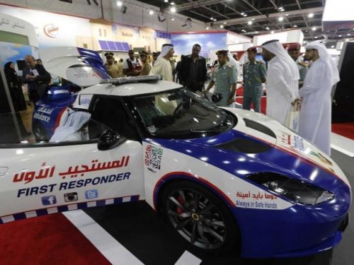 Siêu xe Lotus Evora S làm xe cứu thương ở Dubai