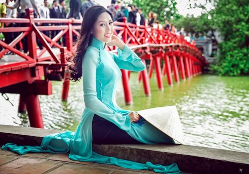 Nguyễn Thị Loan rạng rỡ trước ngày đi thi Hoa hậu Thế giới 6