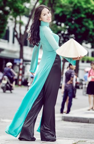 Nguyễn Thị Loan rạng rỡ trước ngày đi thi Hoa hậu Thế giới 5