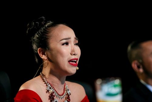 Nguyễn Hải Phong bị chê nhạt khi ngồi ghế nóng cuộc thi nhảy 8
