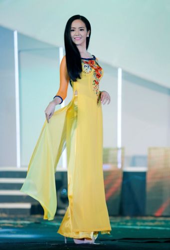 Thí sinh Hoa hậu phía nam duyên dáng áo dài đa sắc màu 10
