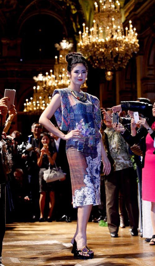 Hoa hậu Ngọc Hân nổi bật tại Tòa Thị chính Paris 6