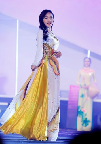 Thí sinh Hoa hậu phía nam duyên dáng áo dài đa sắc màu 3
