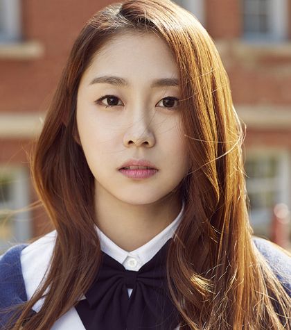 Nữ ca sĩ Hàn Quốc sốc vì bị tố cưỡng bức bạn gái