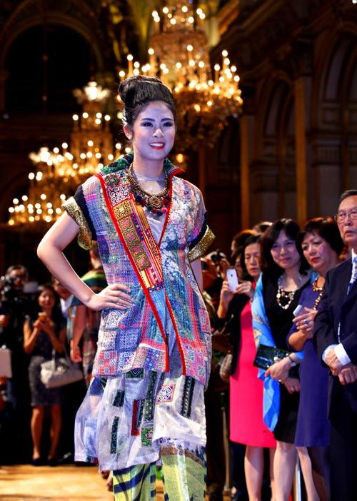 Hoa hậu Ngọc Hân nổi bật tại Tòa Thị chính Paris 5